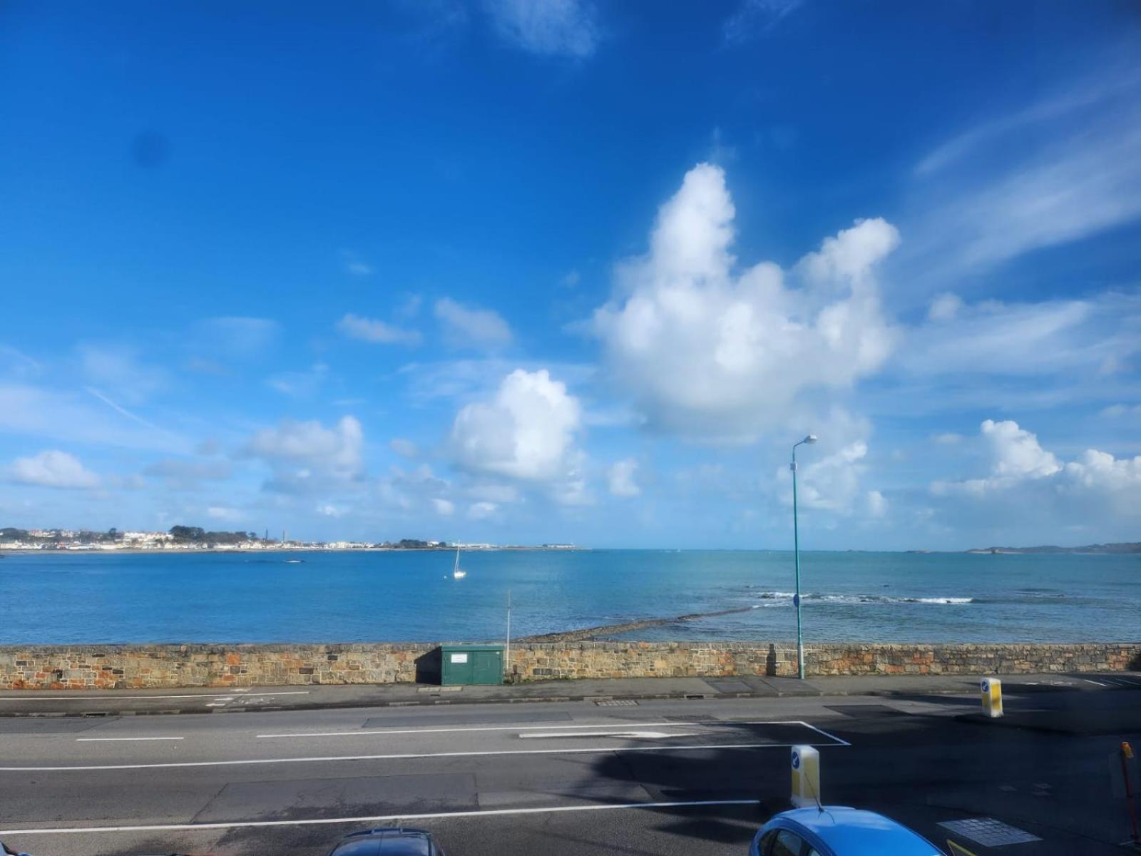 Отель St Georges Saint Peter Port Экстерьер фото